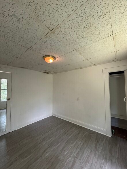 Building Photo - 8410 N Elmer St