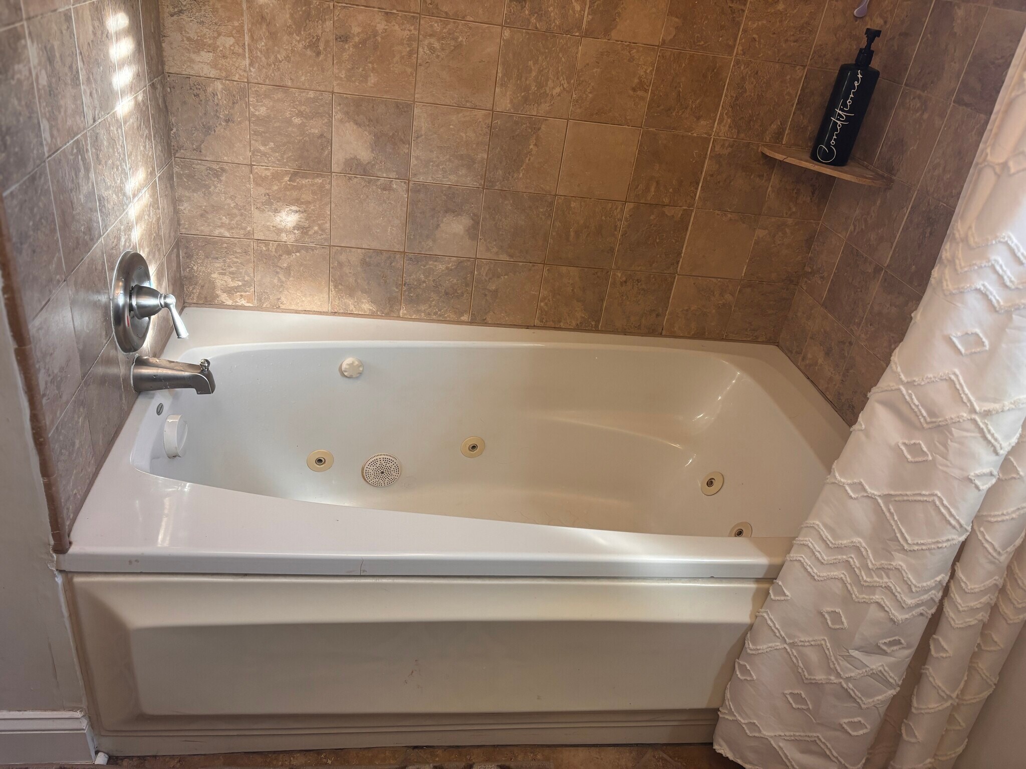 Building Photo - 466 Windsor Dr