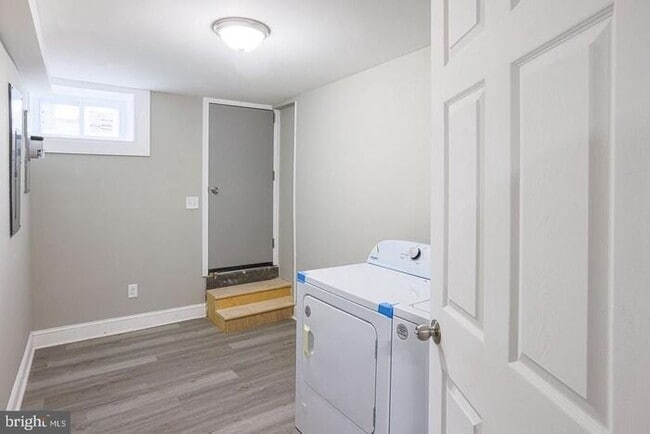 Building Photo - 4 Bedroom Beautiful Home