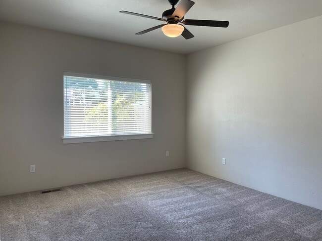 Building Photo - ****HALF OFF FIRST MONTH"S RENT*****Beautiful Two Story 3 Bedroom 2.5 Bath Townhome