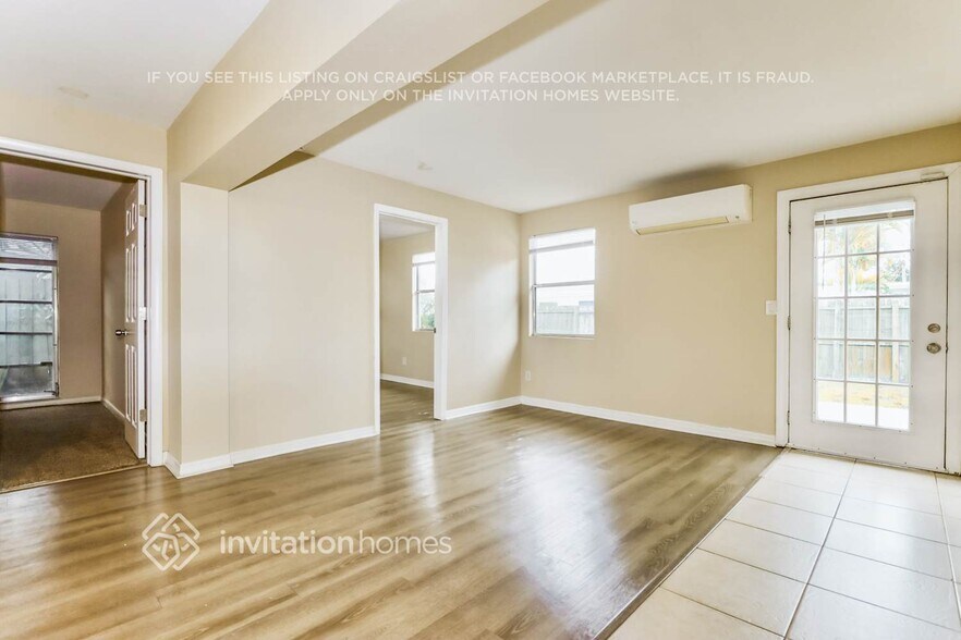 Building Photo - 14036 102nd Ave N