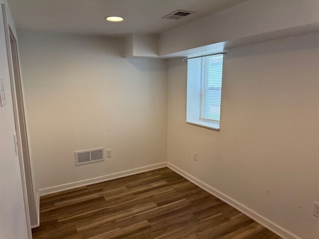 Building Photo - 4 BED, 3 BATH, Fully renovated Single Fami...