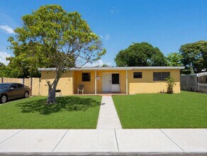 Building Photo - 3/2 Single family house - Move-in ready single-family home in an unbeatable location!