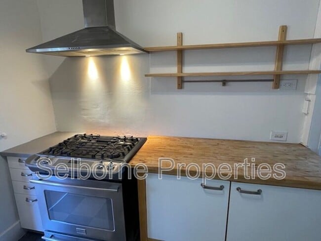 Building Photo - 1424 E 20th St