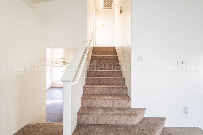 Building Photo - 4 Bedroom/2.5 Bath Home located in RiverLakes - $2645 Per month!