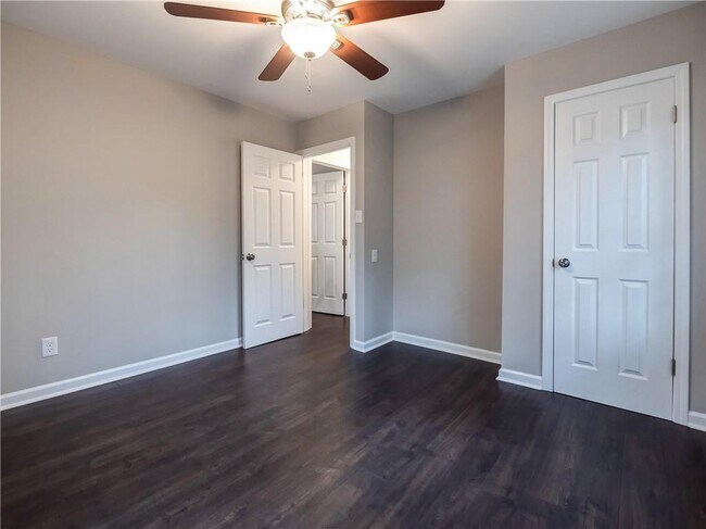 Building Photo - 4745 Hillside Dr