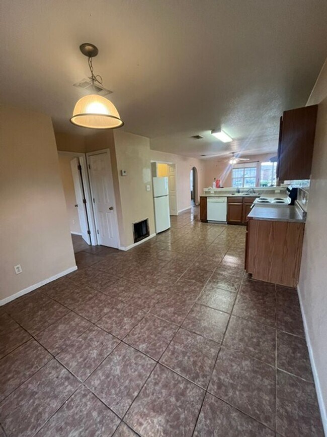 Building Photo - 3001 Cantabrian Dr