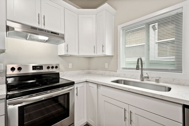Building Photo - Recently Remodeled 3 Bedroom Home in Everett!