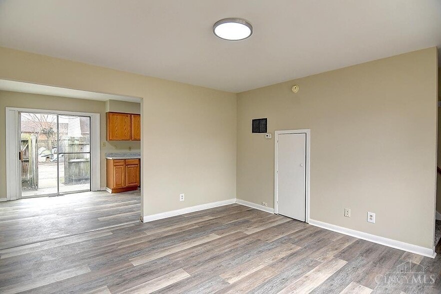 Building Photo - 3210 Beatrice Dr