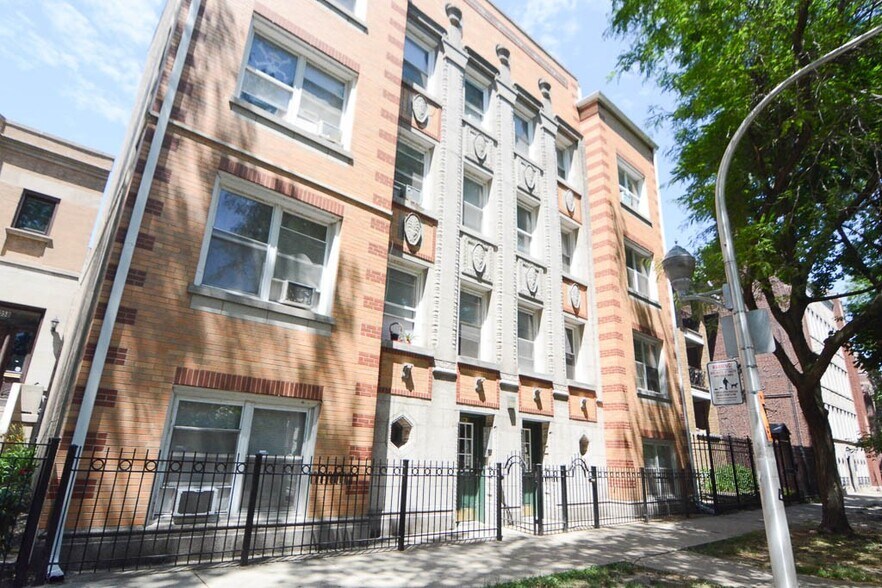 Primary Photo - 4060 N Kenmore Ave