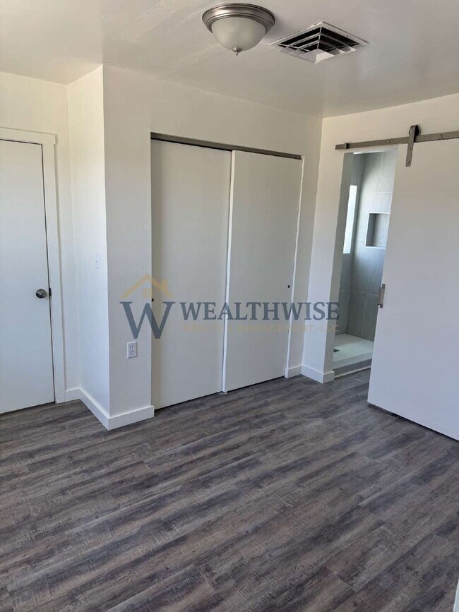Building Photo - Freshly Remodeled 2 Bedroom 1 Bath Home for Rent 19 W Michigan Dr Unit A,Tucson, AZ 85714 $950 / ...