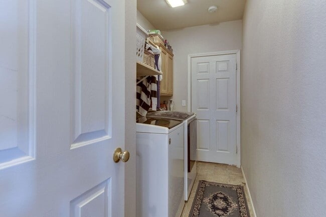 Building Photo - Gorgeous home at end of cul-de-sac with RV parking and views