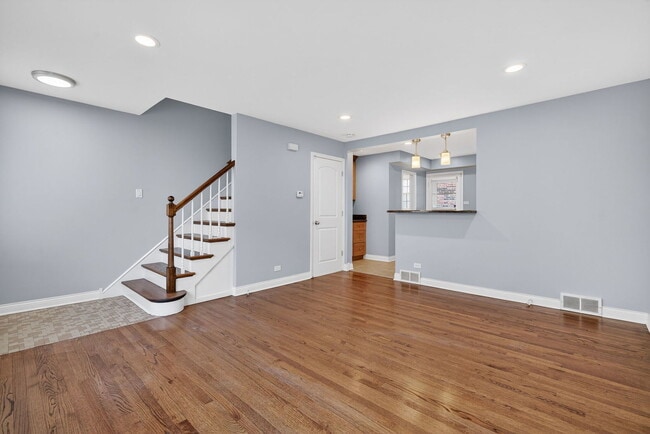 Building Photo - 15 S Waiola Ave