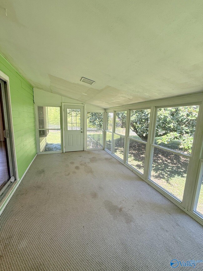 Building Photo - 1012 Strong St