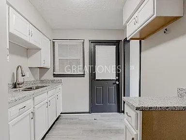 Building Photo - 1956 Glenridge Dr