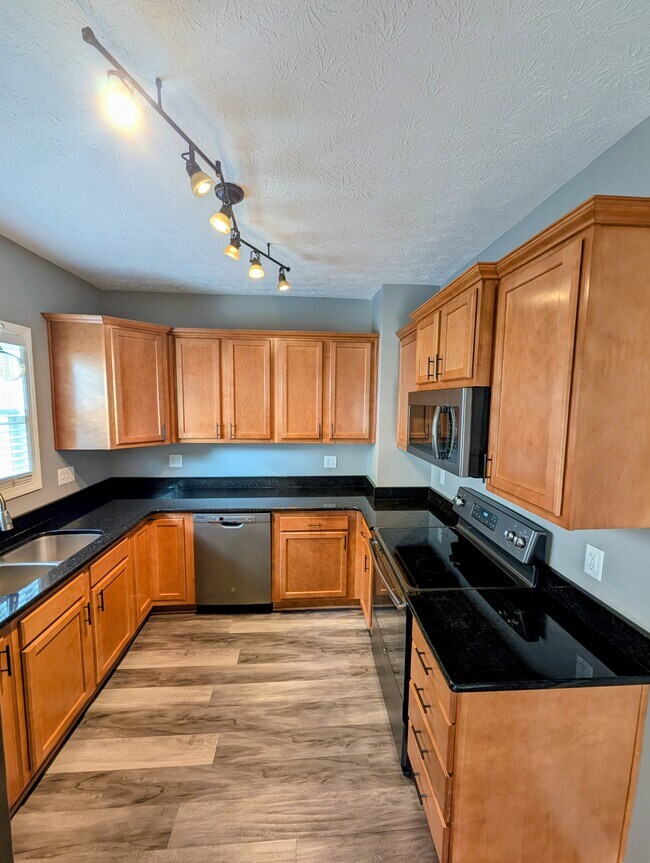 Building Photo - 239 Bachtel St SE