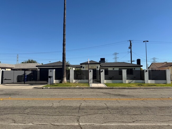 Building Photo - 2516 Fernley Dr
