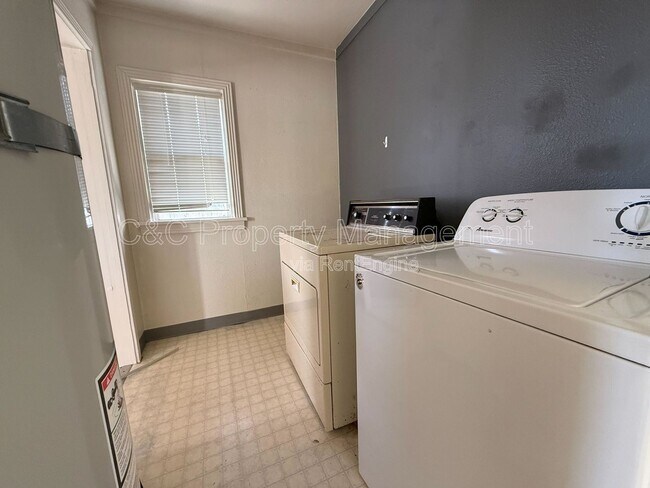 Building Photo - 21625 E Cliff Dr