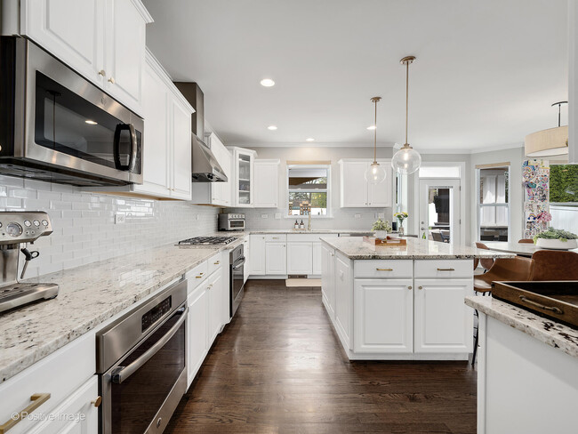 Building Photo - 212 S Wilmette Ave