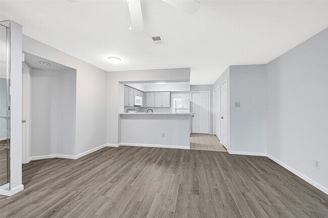 Building Photo - 16800 Sugar Pine Dr
