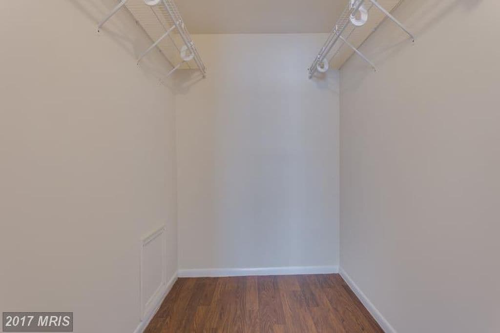 Walk-in Closet - 5735 Nordeen Oak Ct