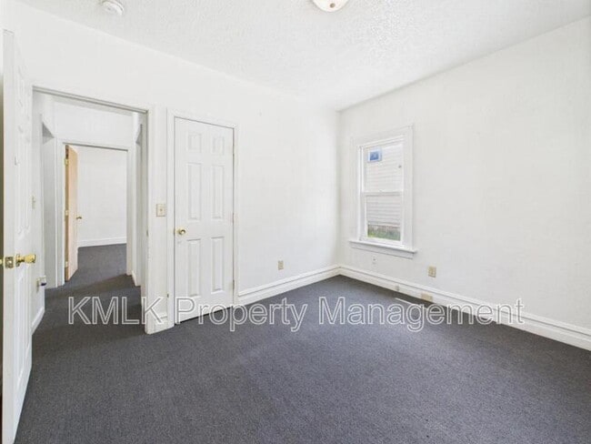 Building Photo - 533 Gage St