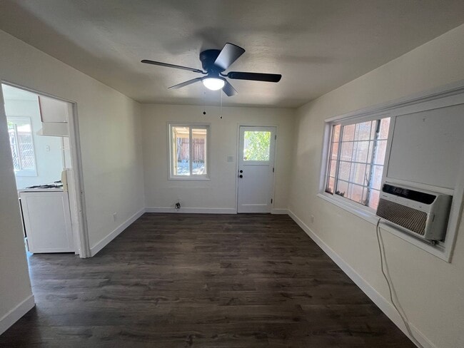 Building Photo - 2 Bedroom, 1 Bathroom Roseville Cottage for Lease.