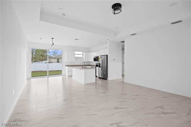 Building Photo - 1923 Sunniland Blvd