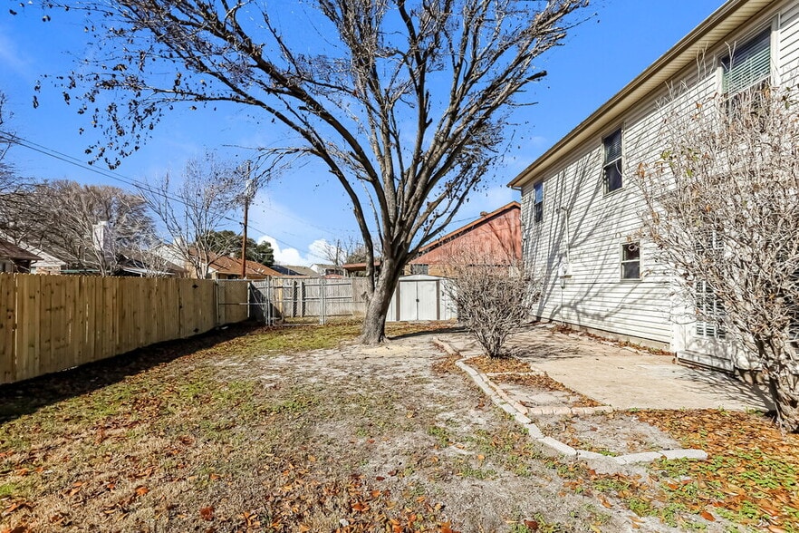 Building Photo - 511 Rosewood Ln