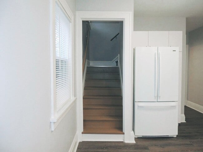 Building Photo - 5 Bed - 2 Full Bath Cape Cod for Rent!