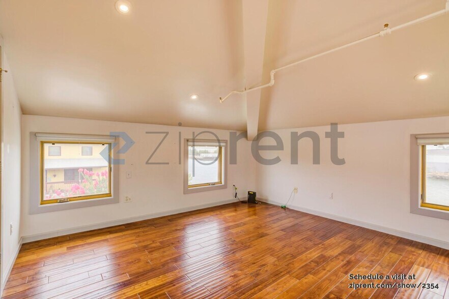 Building Photo - Unit 214
