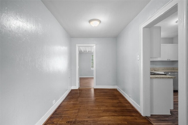 Building Photo - 623 18th Ave N