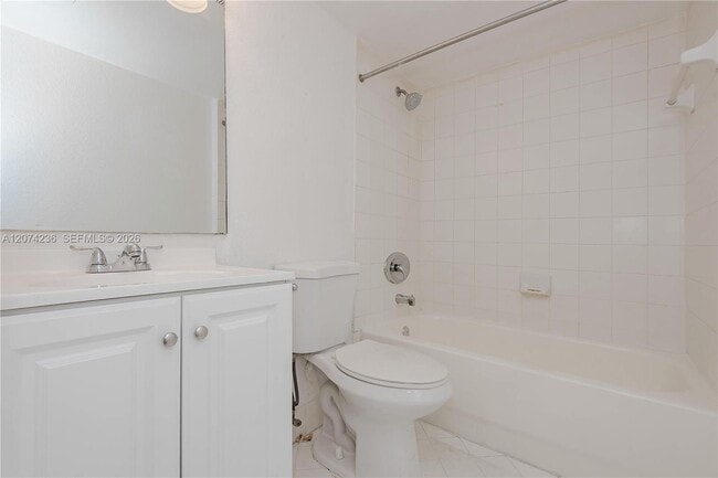 Building Photo - 975 NE 34th Ave