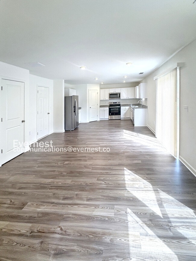 Building Photo - 107 Douglas Fir Dr