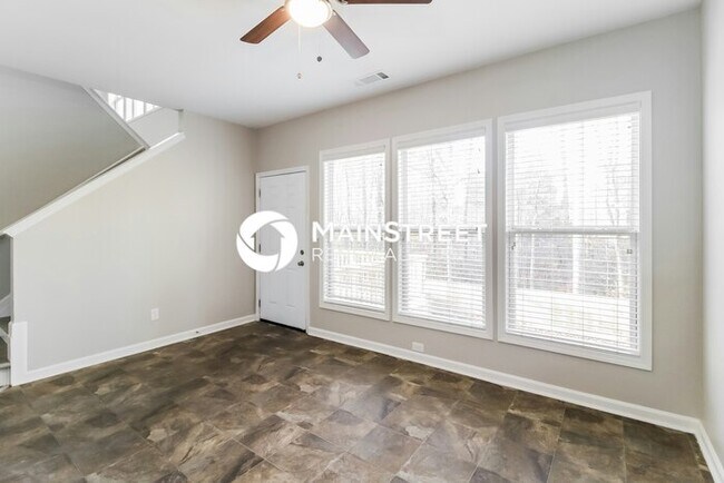 Building Photo - 6 Bedroom Pet-Friendly Home in Buford, GA with Main Street Renewal