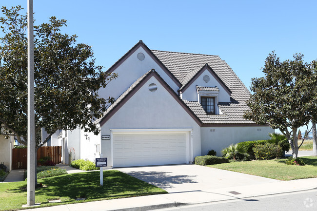 Building Photo - Stonebridge Townhomes