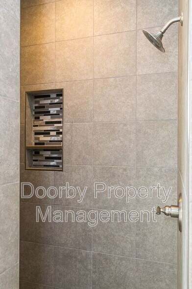 Building Photo - 206 S Aster Ave