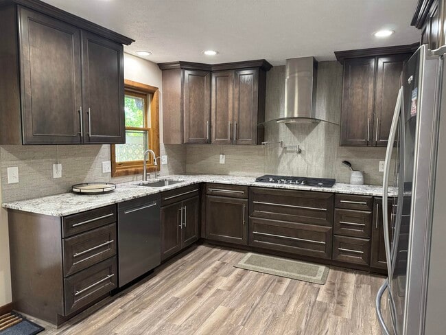 Building Photo - 5855 Thatcher Dr