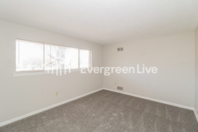 Building Photo - 3404 Renault St