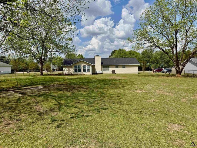 Building Photo - 104 Water Dr