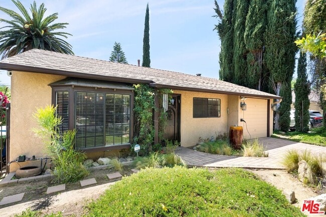 Building Photo - 22620 Dolorosa St
