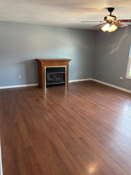 Building Photo - 502 Vista Oaks Dr