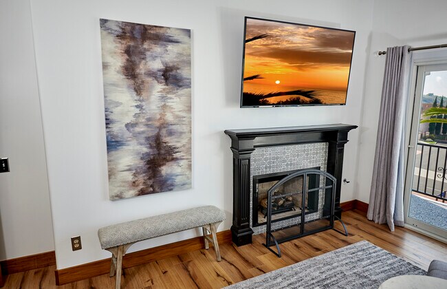 Building Photo - 7080 Via del Mar