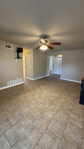 Building Photo - 9227 Spring Dawn St