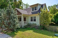 Building Photo - Delightful 3 bed, 2.5 Bath in the Heart of...
