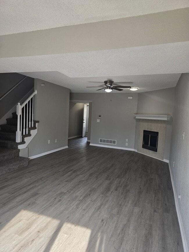 Building Photo - Renovated Duplex for rent