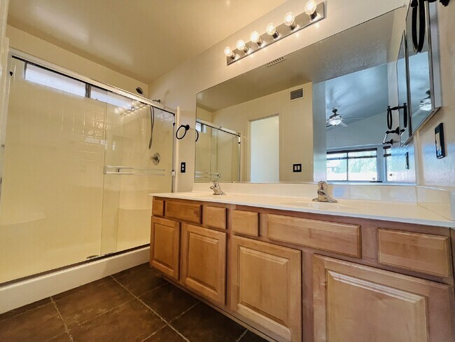 Building Photo - "Charming 3-Bedroom Oasis with 2 Full Baths in Buckeye - 1574 Sq Ft of Comfort!"