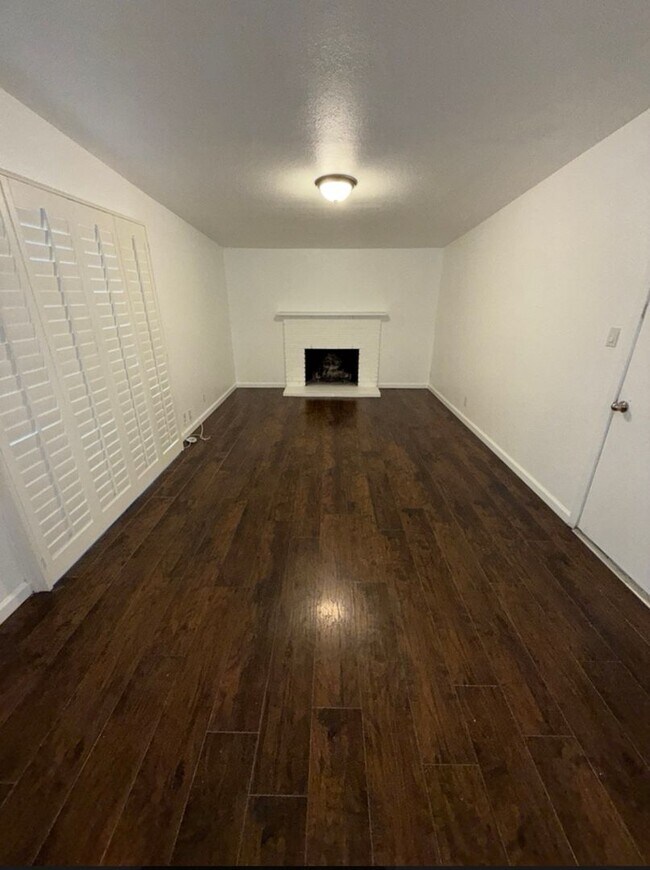 Building Photo - Beautifully Updated 3 Bed, 2 Bath House