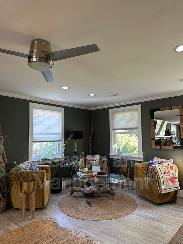 Building Photo - 823 Jordan St