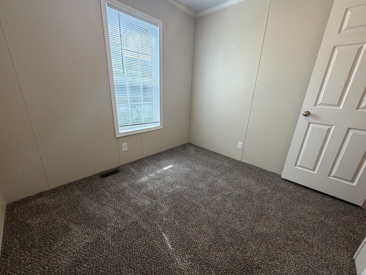 Building Photo - 15974 Villaire Ave
